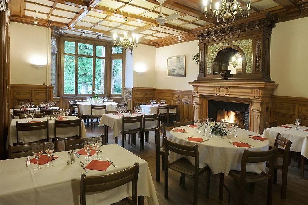 Domaine Des Cedres - Hotel, Gites Et Insolites Вильбуа 3*,