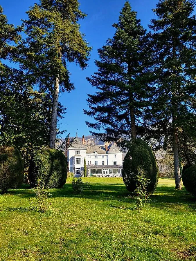 *** Hotel Domaine des Cèdres - Logis Hôtel, Résidence, Gîtes et Insolites Villebois Francia