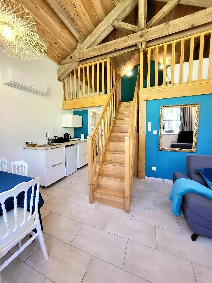 Domaine Des Cedres - Hotel, Gites Et Insolites Villebois Hotel