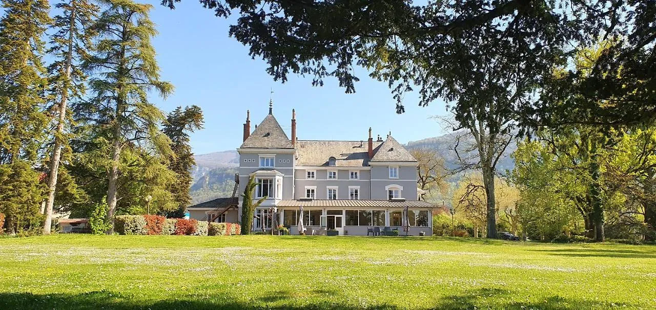 Domaine Des Cedres - Hotel, Gites Et Insolites Villebois