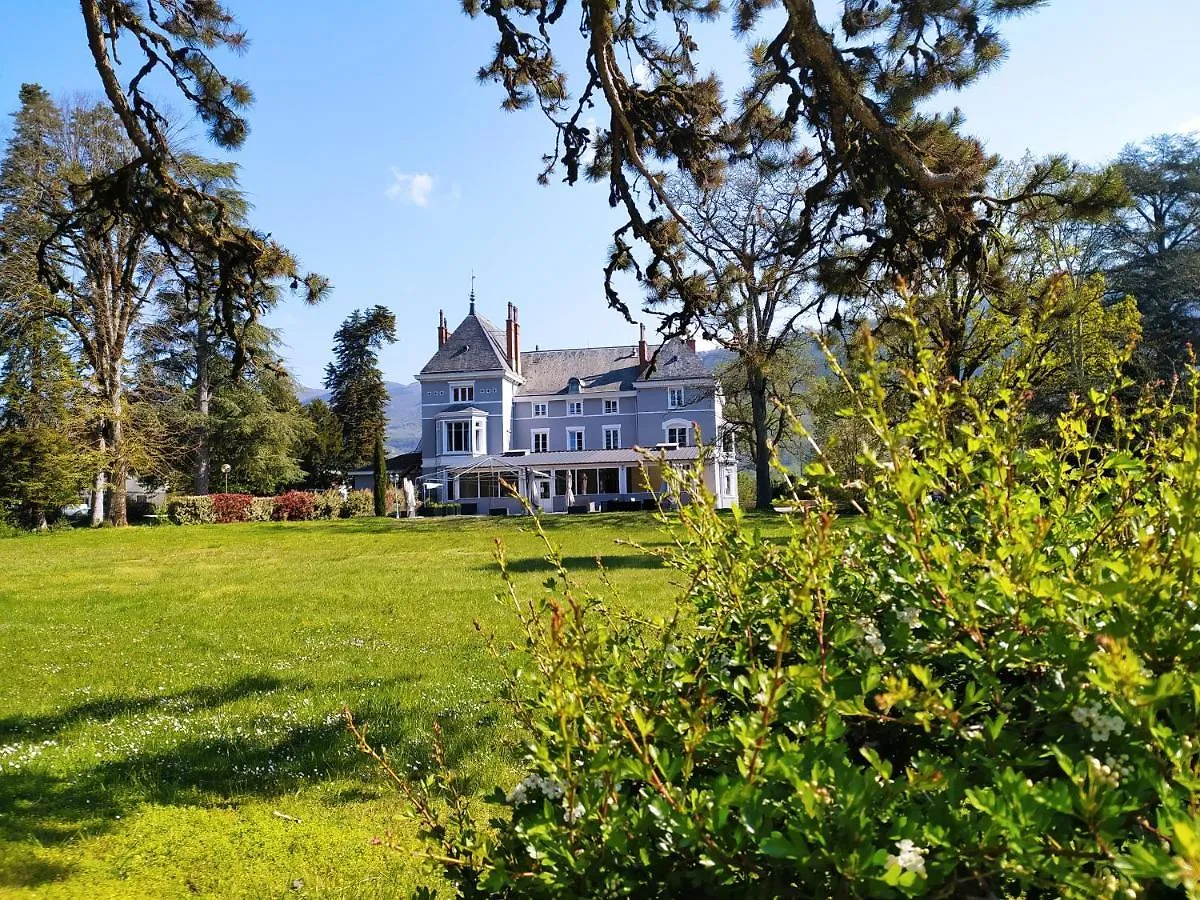 Domaine Des Cedres - Hotel, Gites Et Insolites Villebois Hotel