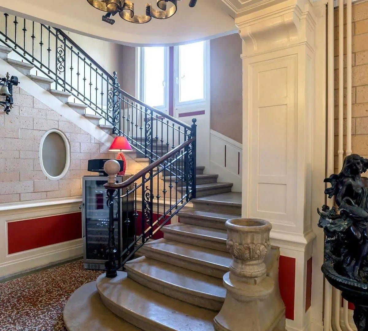 Domaine Des Cedres - Hotel, Gites Et Insolites Villebois 호텔